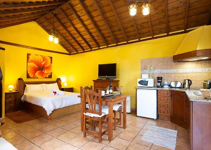 Casa El Mirlo: Paraiso Rural Con Piscina Y Hermosos Jardines En Icod De Vinos, Tenerife - Es-279-20 *